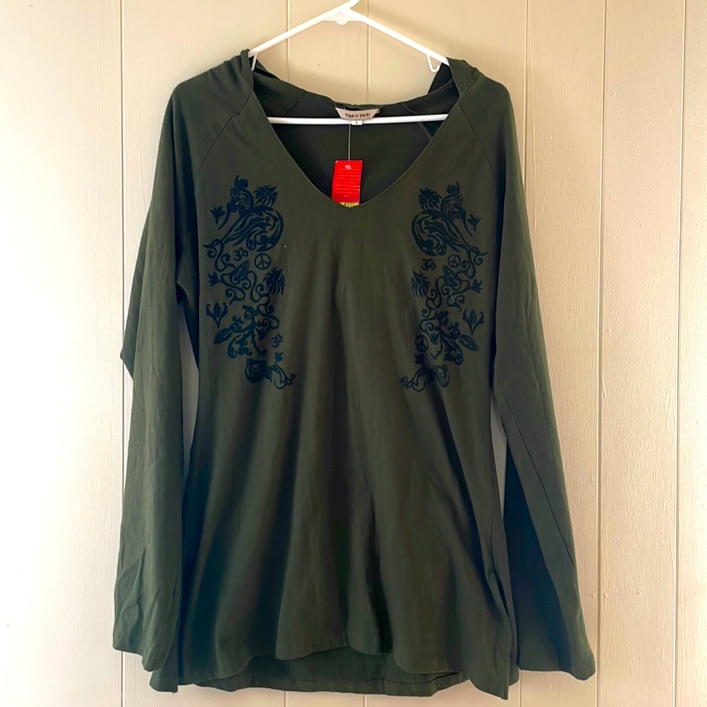 Long Sleeve V-Neck Floral Embroidered Tee - Olive